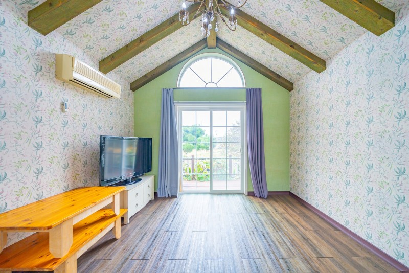 room detail thumbnail 1