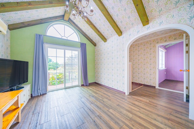 room detail thumbnail 2