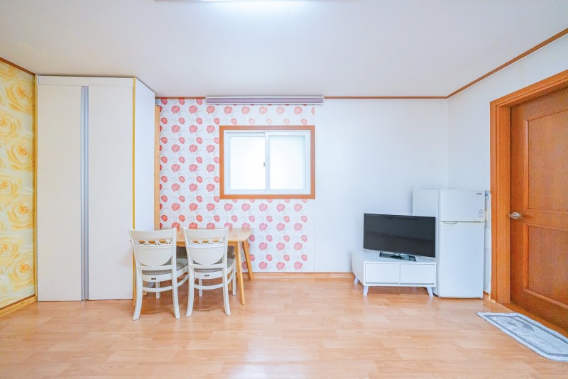 https://yaimg.yanolja.com/v5/2024/11/11/19/67325560ae3d50.01739072.jpg