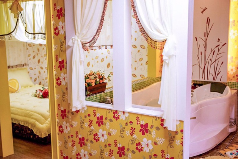 room detail thumbnail 2