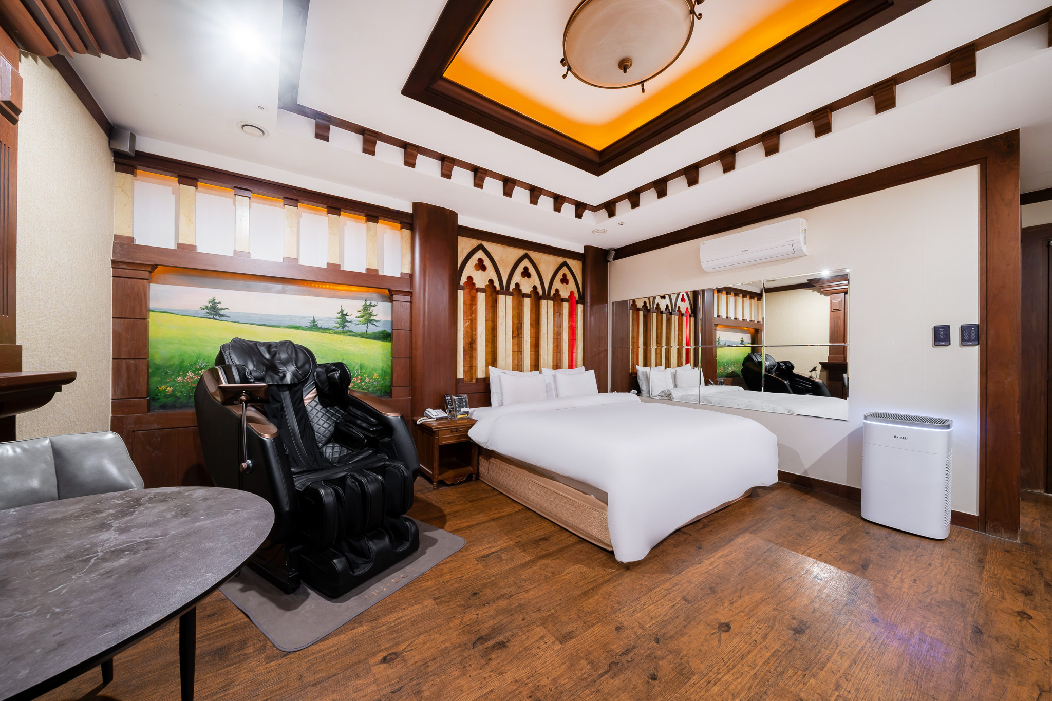 room detail thumbnail 2