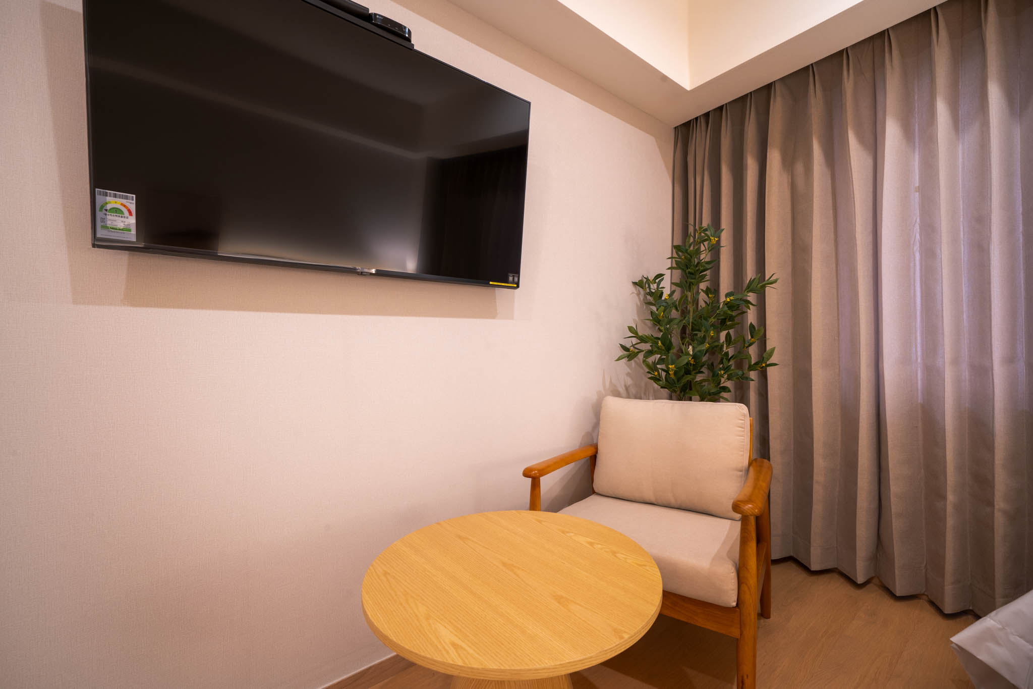 room detail thumbnail 1