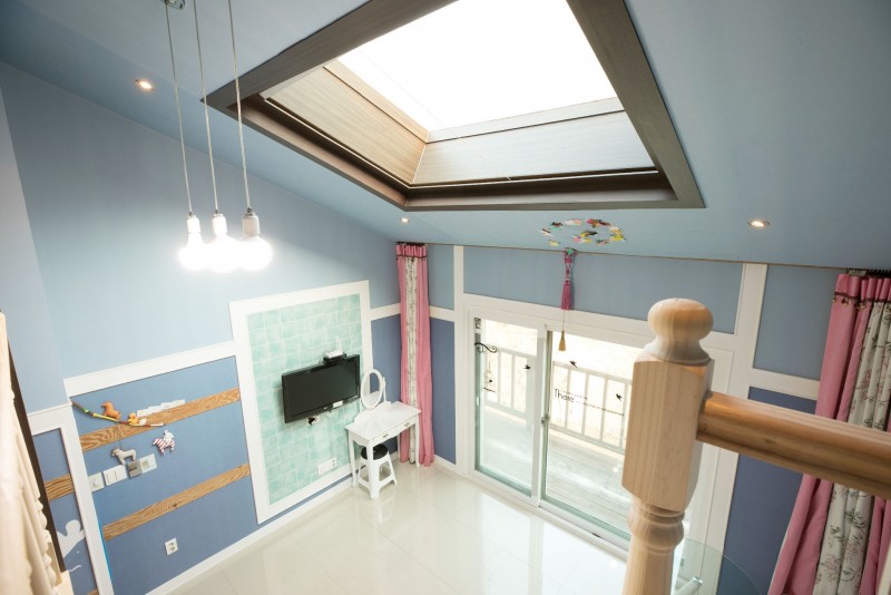 room detail thumbnail 2