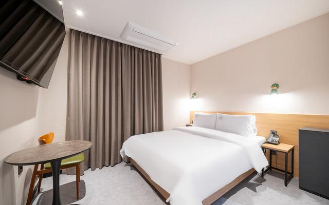 room detail thumbnail 0