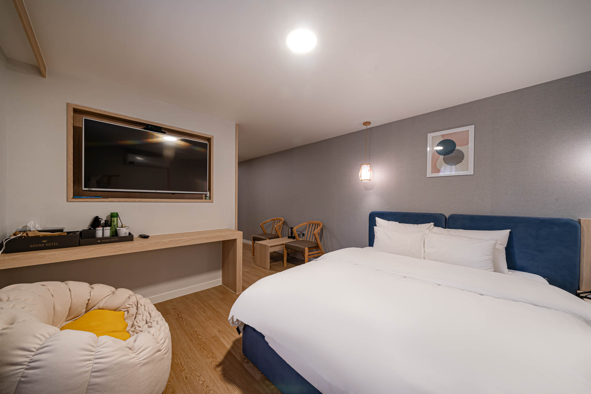 room detail thumbnail 2