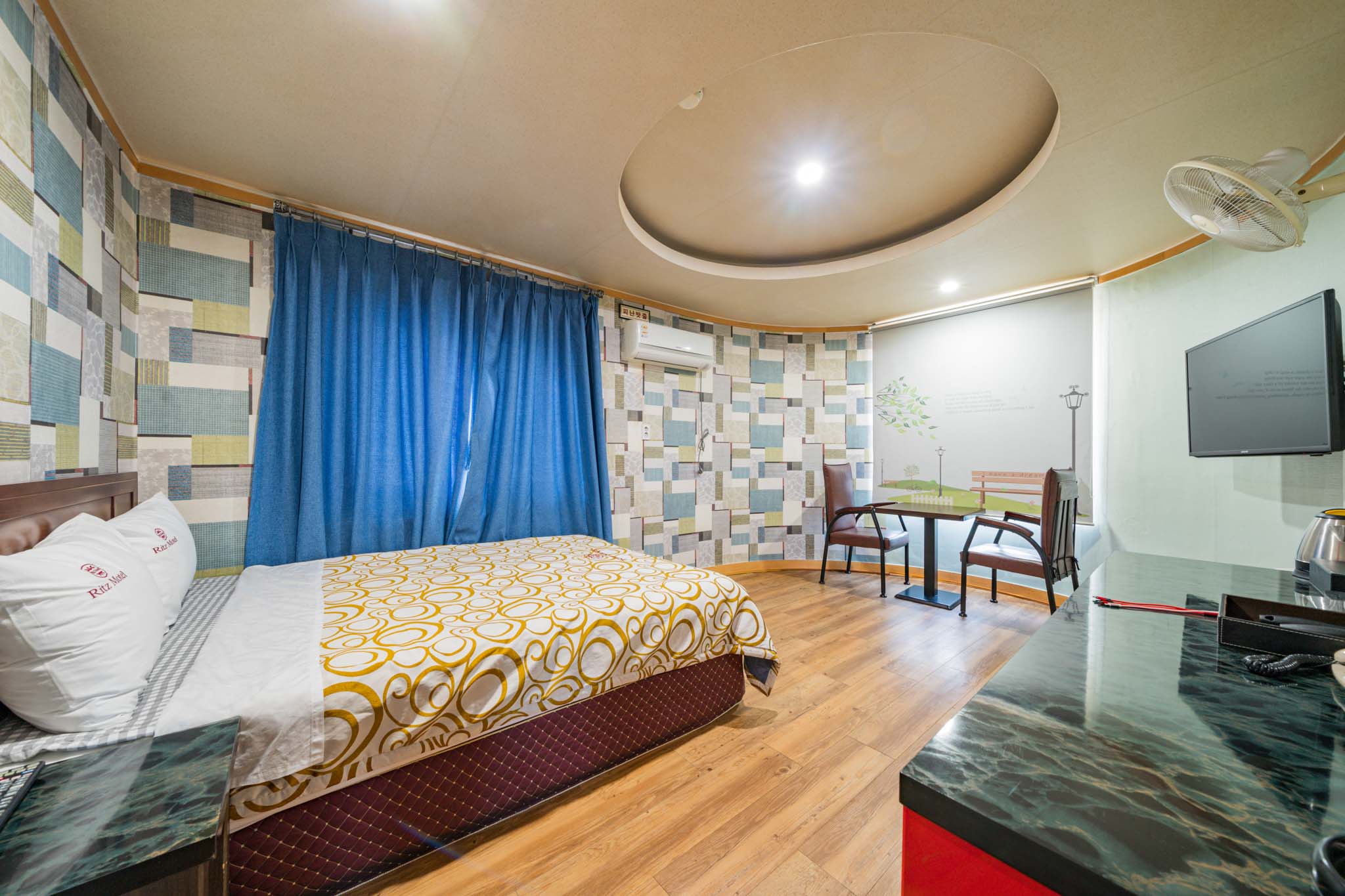 room detail thumbnail 0