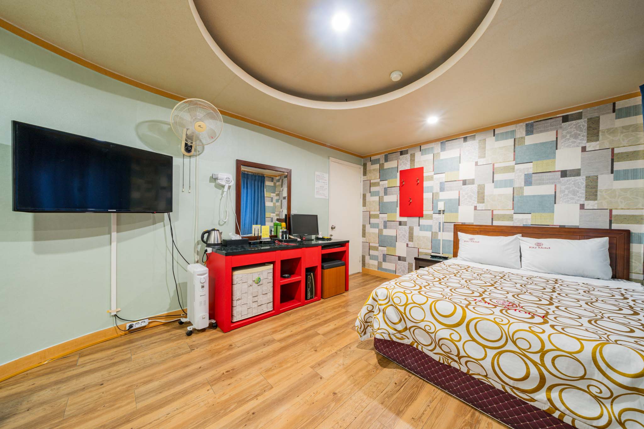 room detail thumbnail 2