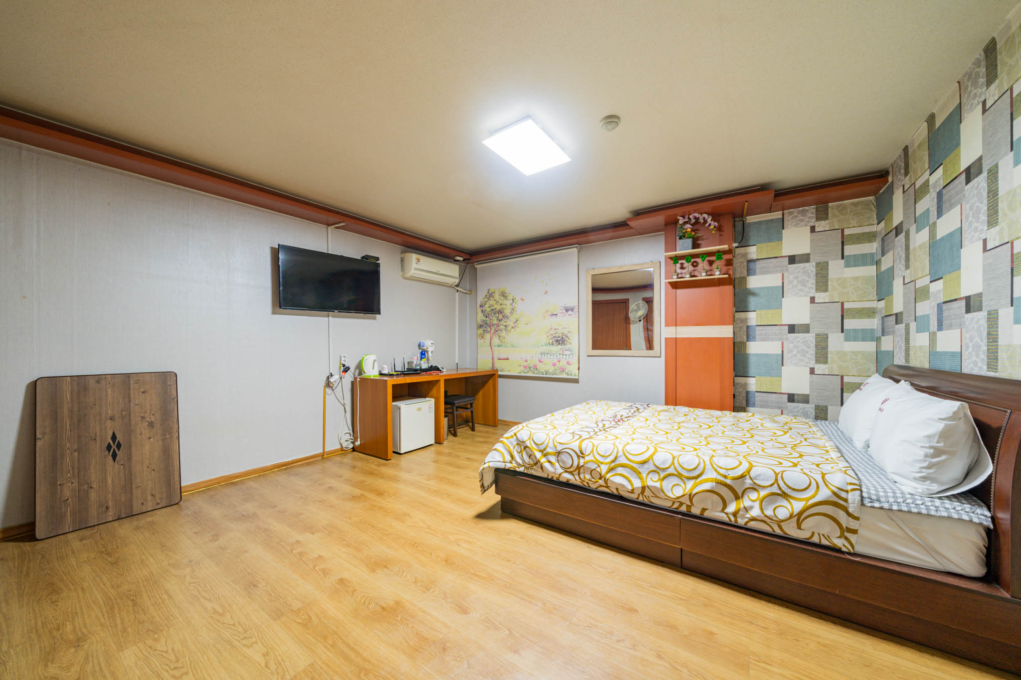 room detail thumbnail 1