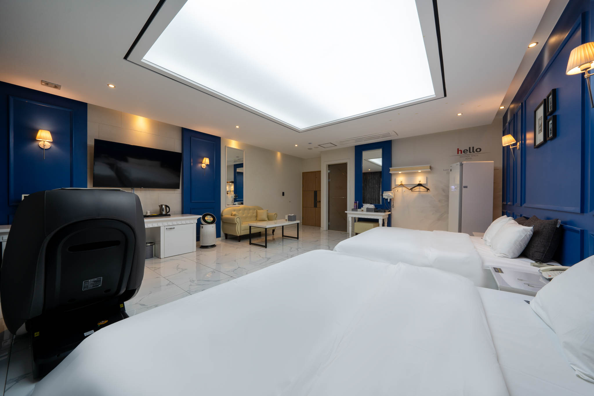 room detail thumbnail 2