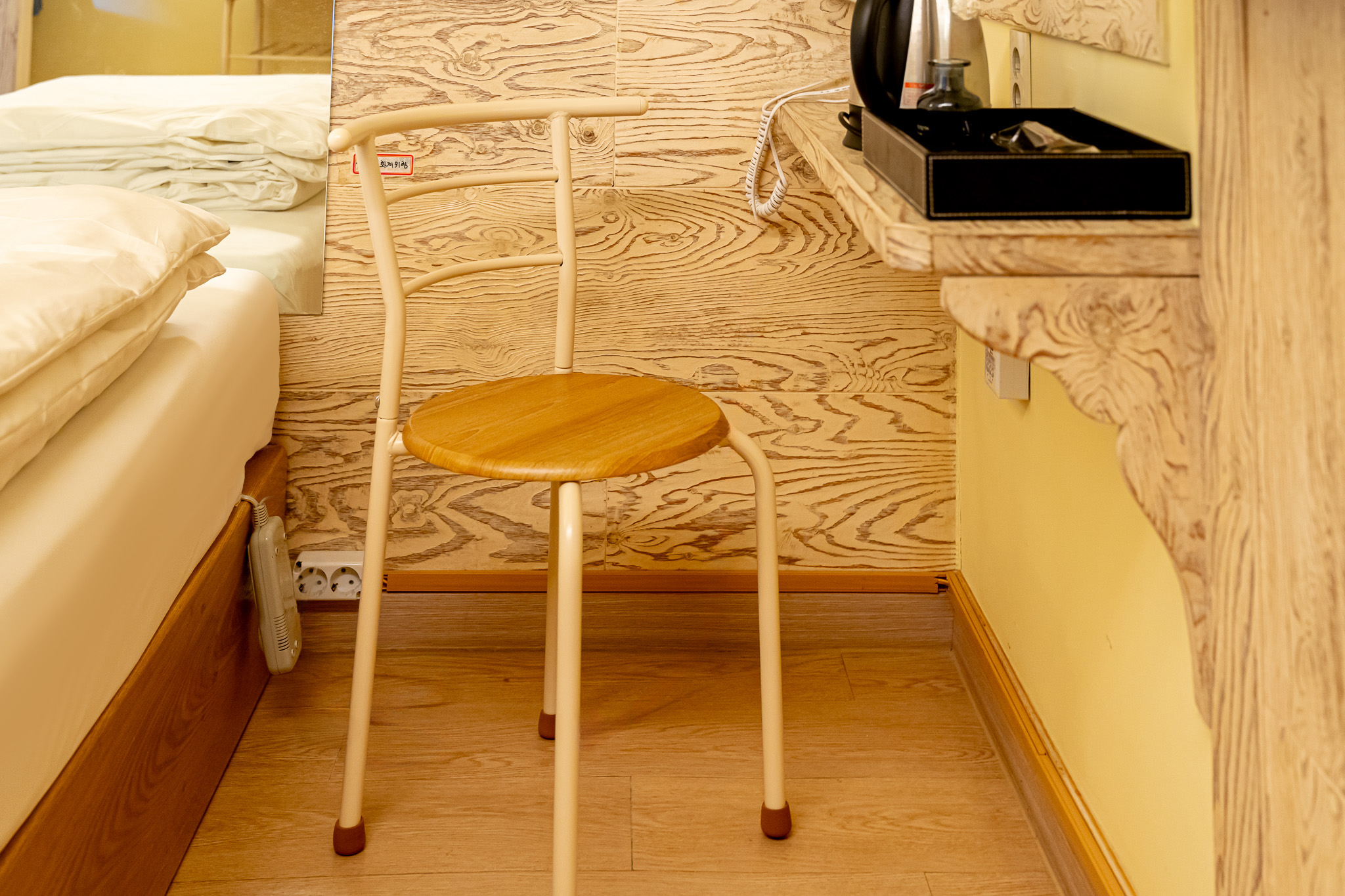 room detail thumbnail 2