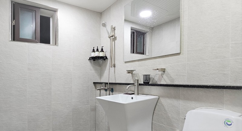 https://yaimg.yanolja.com/v5/2024/11/21/11/673f1f12b9bed9.19750881.jpg