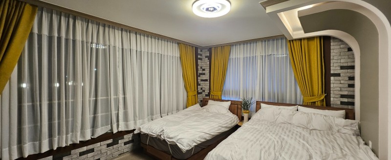 https://yaimg.yanolja.com/v5/2024/11/21/11/673f1f42561436.78100221.jpg
