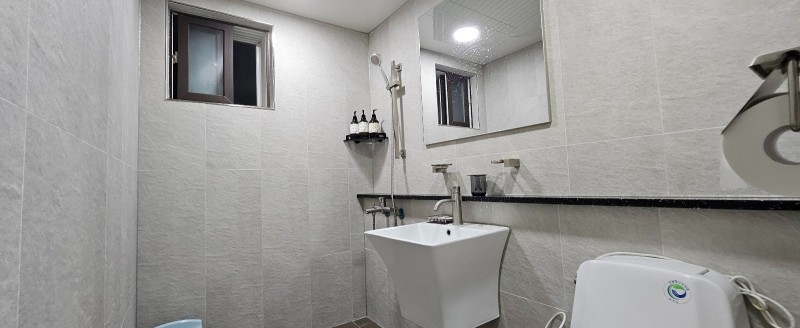 https://yaimg.yanolja.com/v5/2024/11/21/11/673f1f8b9d37b7.86909453.jpg