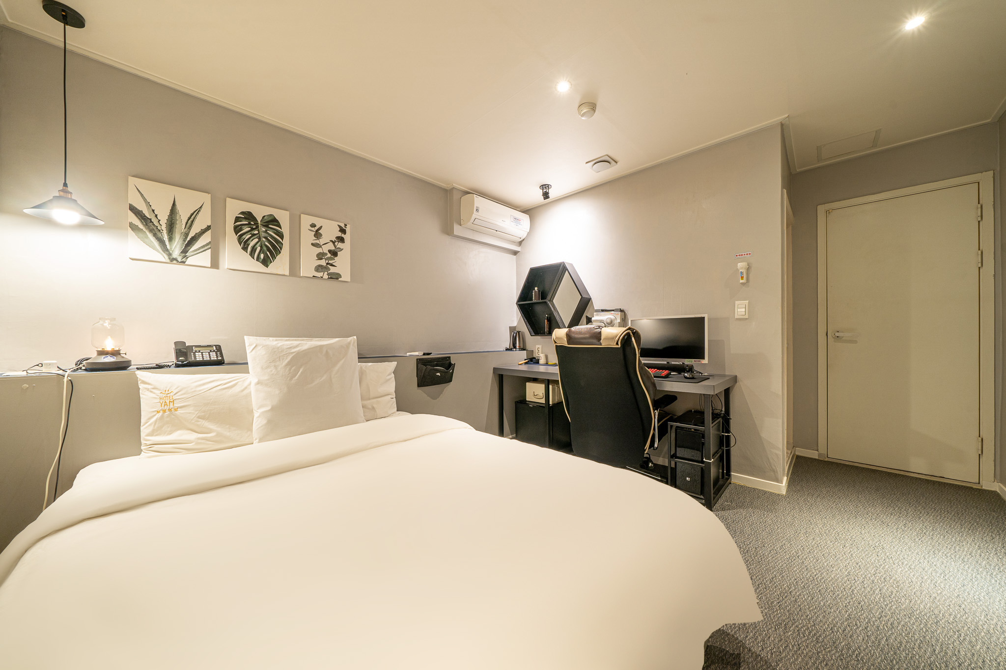 room detail thumbnail 2