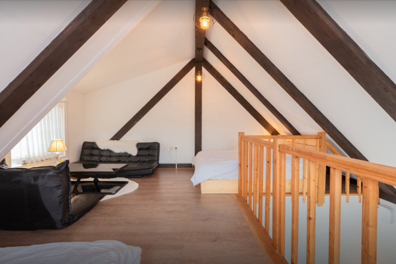 room detail thumbnail 2