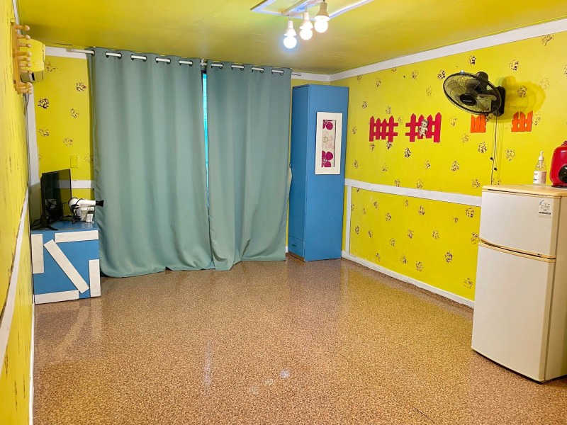 room detail thumbnail 1