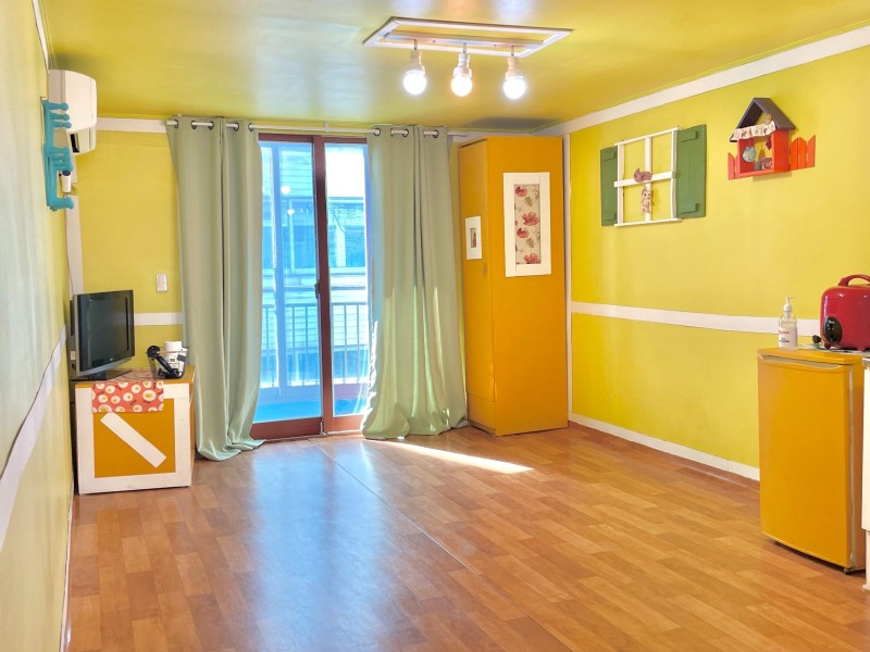 room detail thumbnail 1