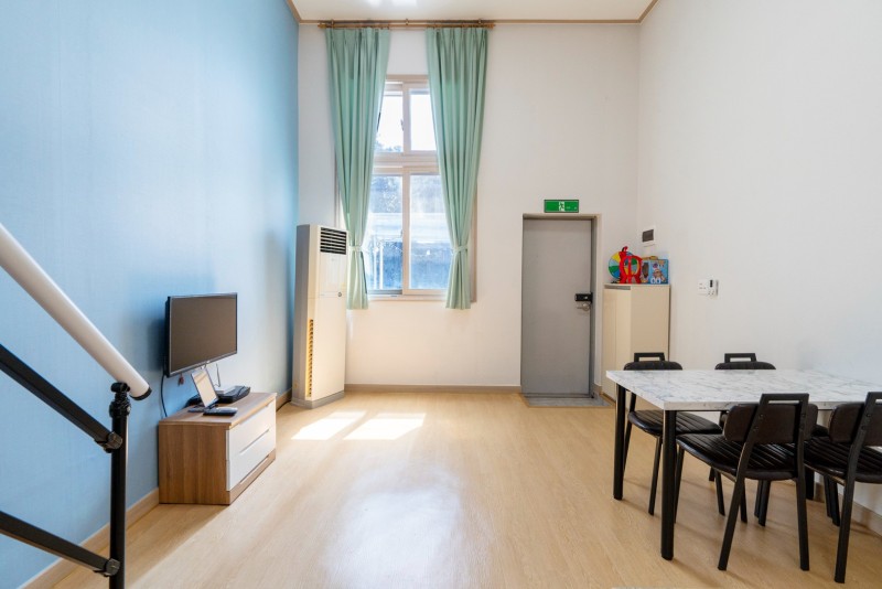 room detail thumbnail 0