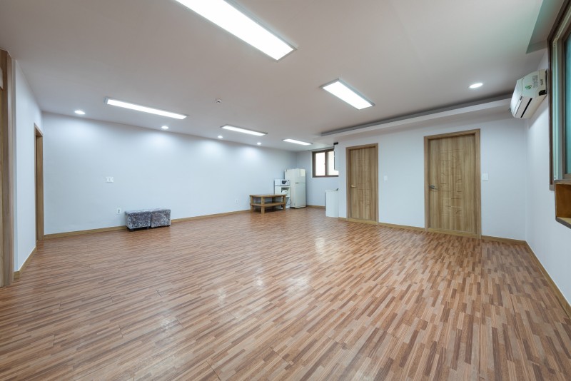 https://yaimg.yanolja.com/v5/2024/11/25/06/67441342d5e9d8.55672266.jpg