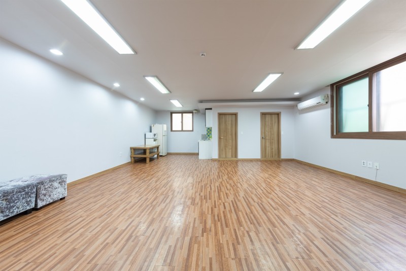 https://yaimg.yanolja.com/v5/2024/11/25/06/674413482baeb1.38700439.jpg