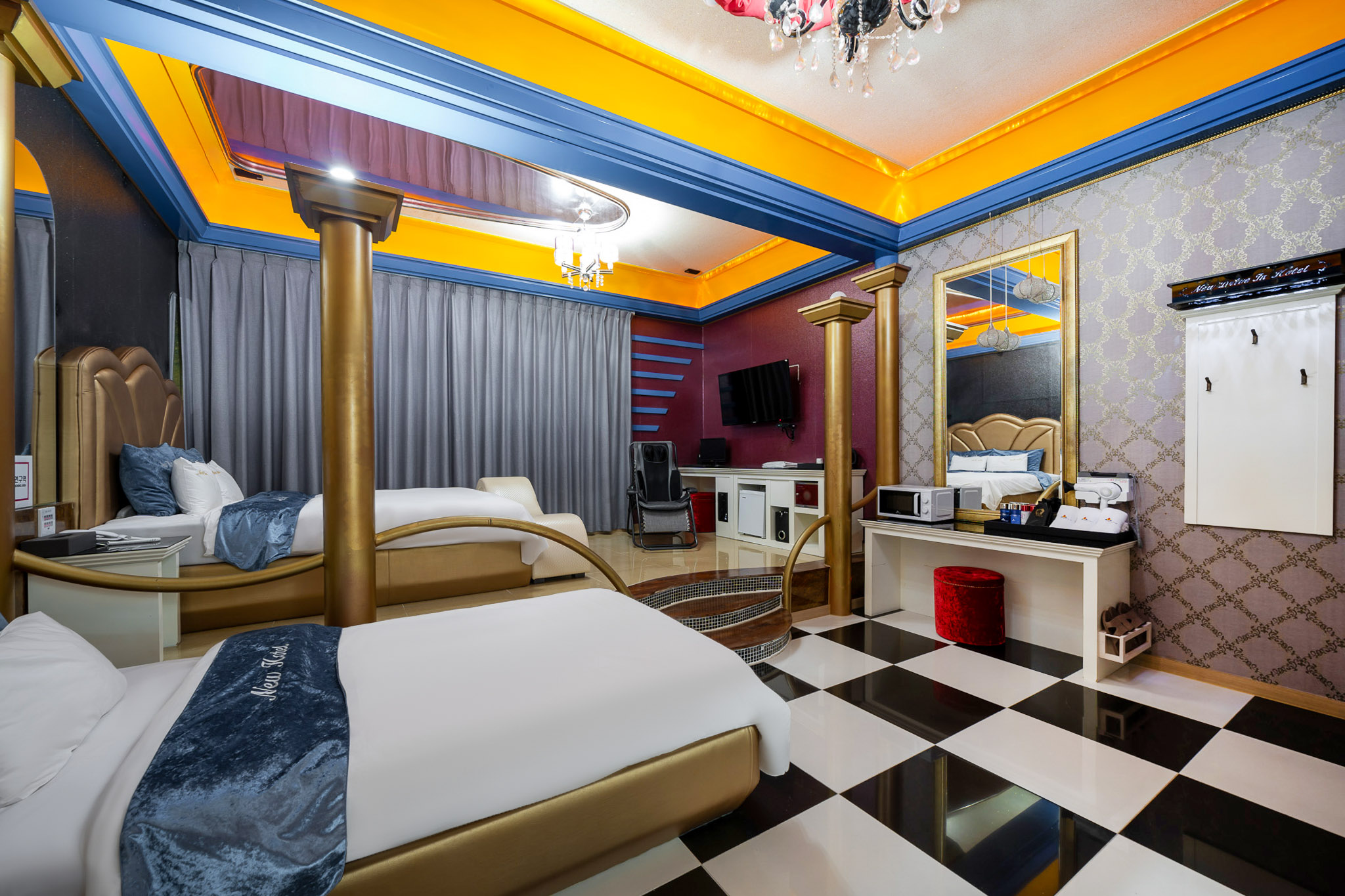 room detail thumbnail 2
