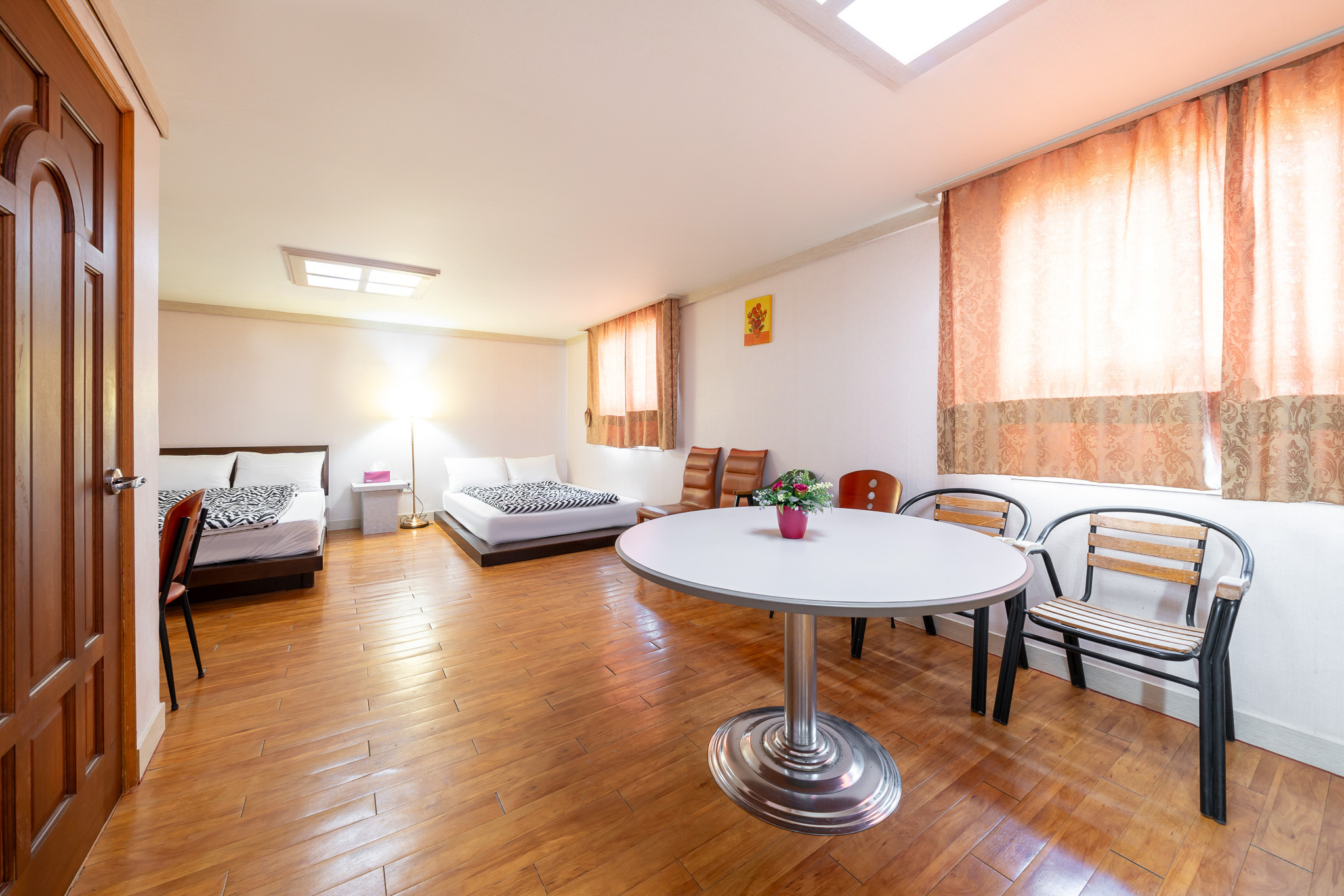 room detail thumbnail 0