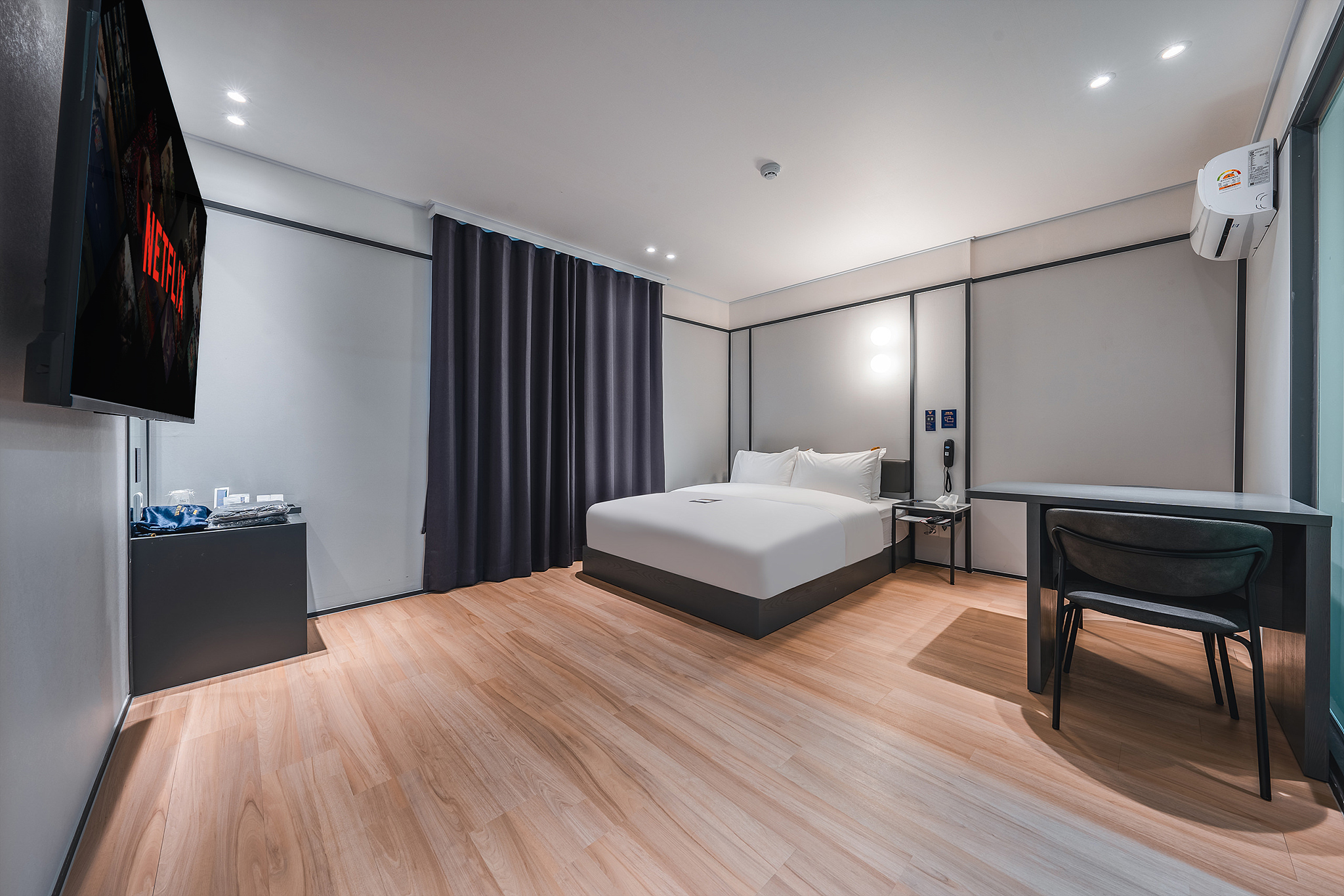 room detail thumbnail 1