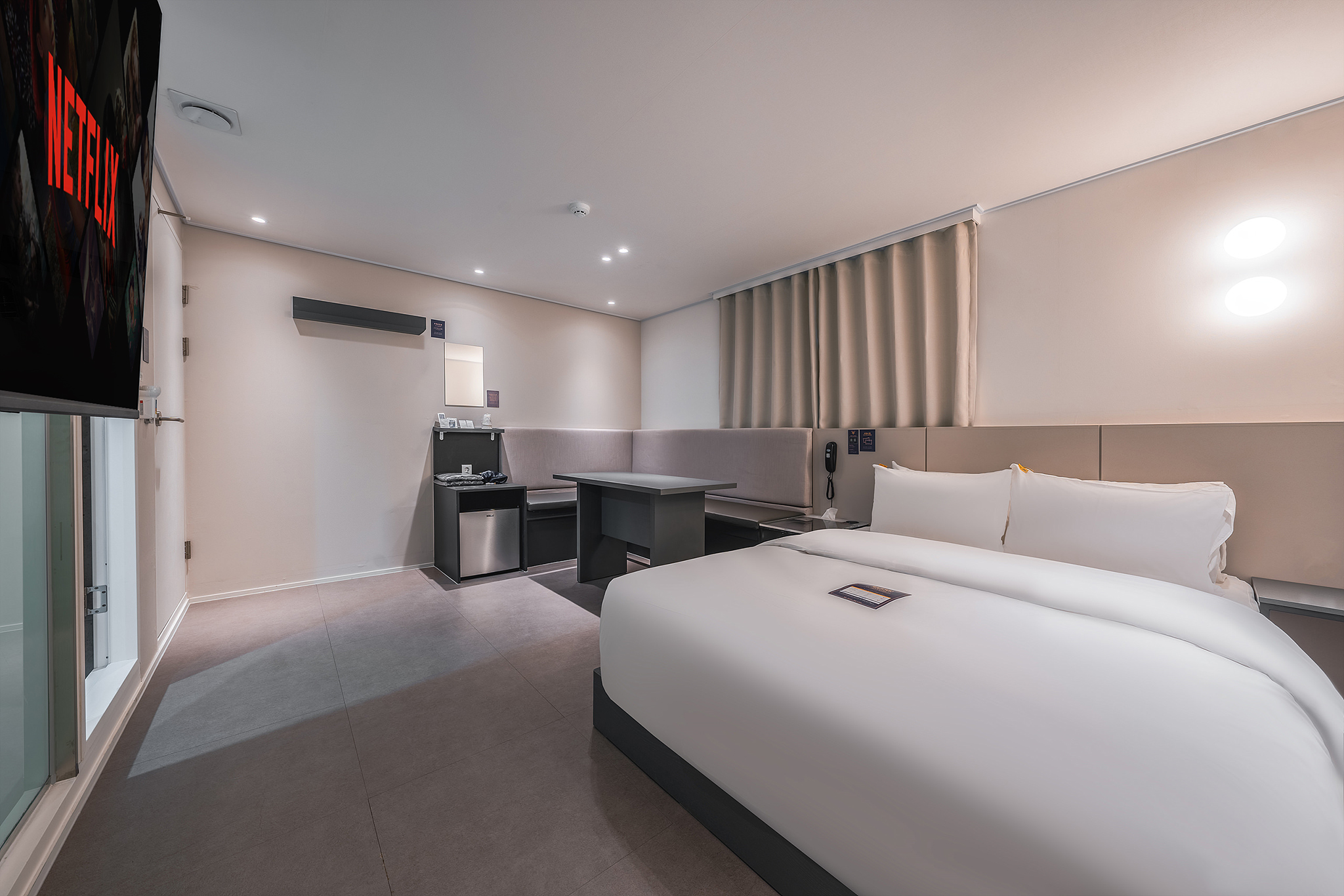 room detail thumbnail 2