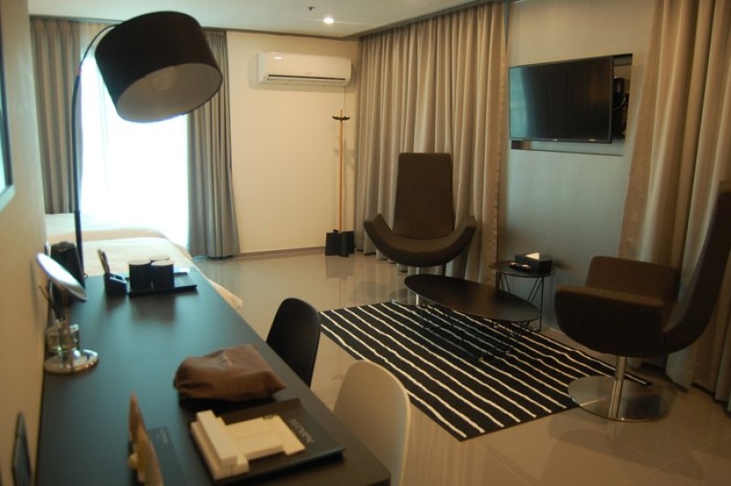 room detail thumbnail 2