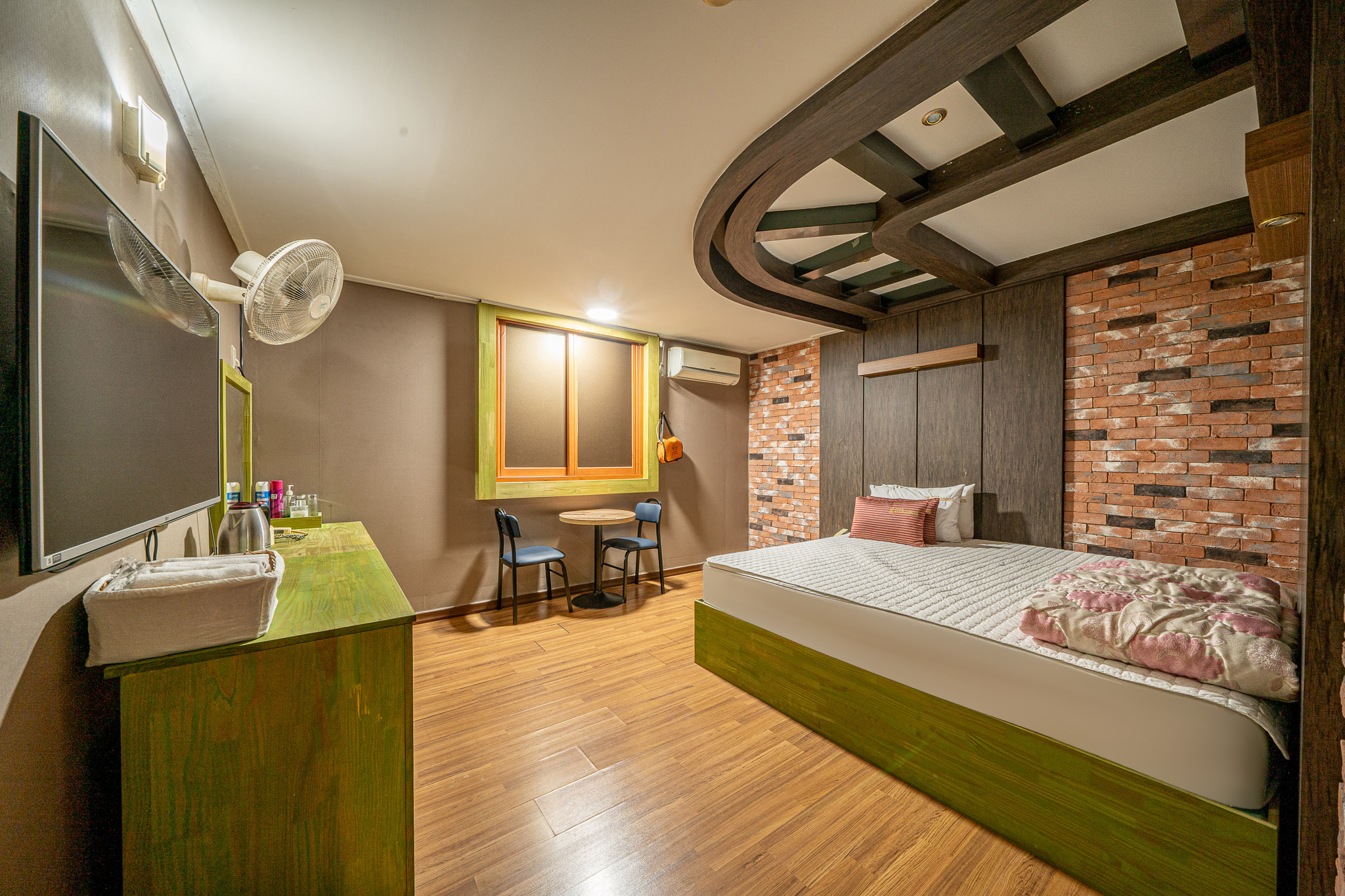 room detail thumbnail 0