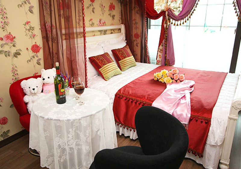 room detail thumbnail 2