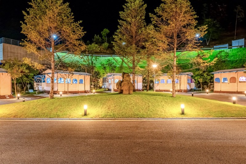 https://yaimg.yanolja.com/v5/2024/11/29/07/6749701eb86e37.24281786.jpg