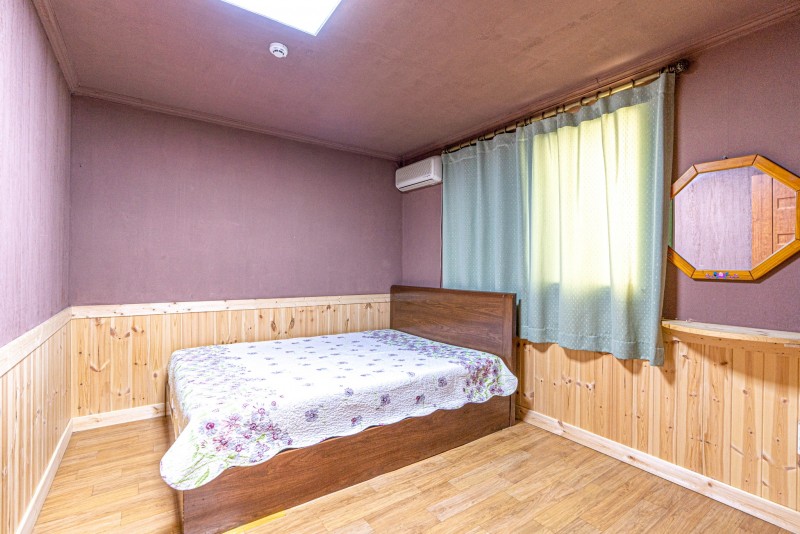 https://yaimg.yanolja.com/v5/2024/11/30/03/674a8557bcf1f5.97570951.jpg