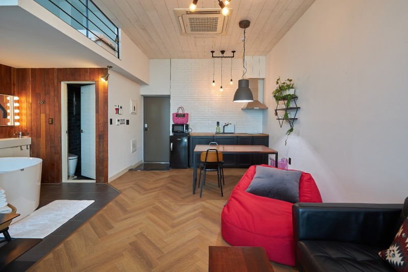 room detail thumbnail 2