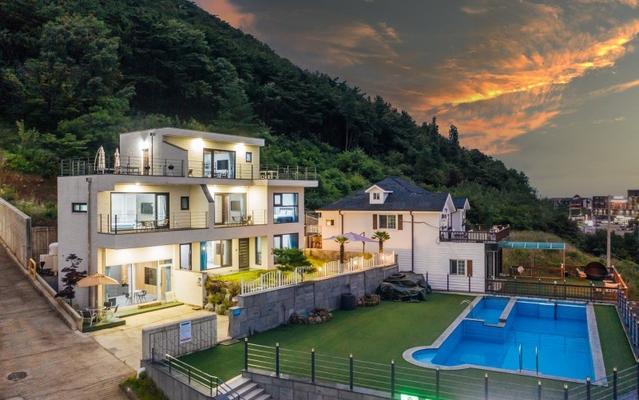 영덕 하얀집펜션