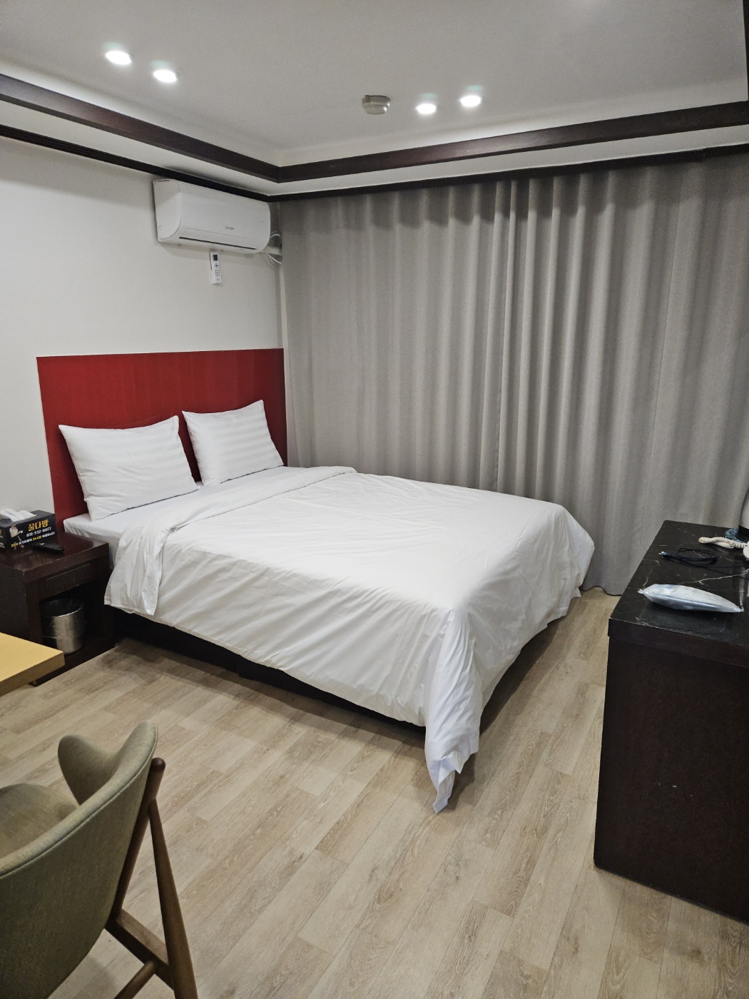 room detail thumbnail 0