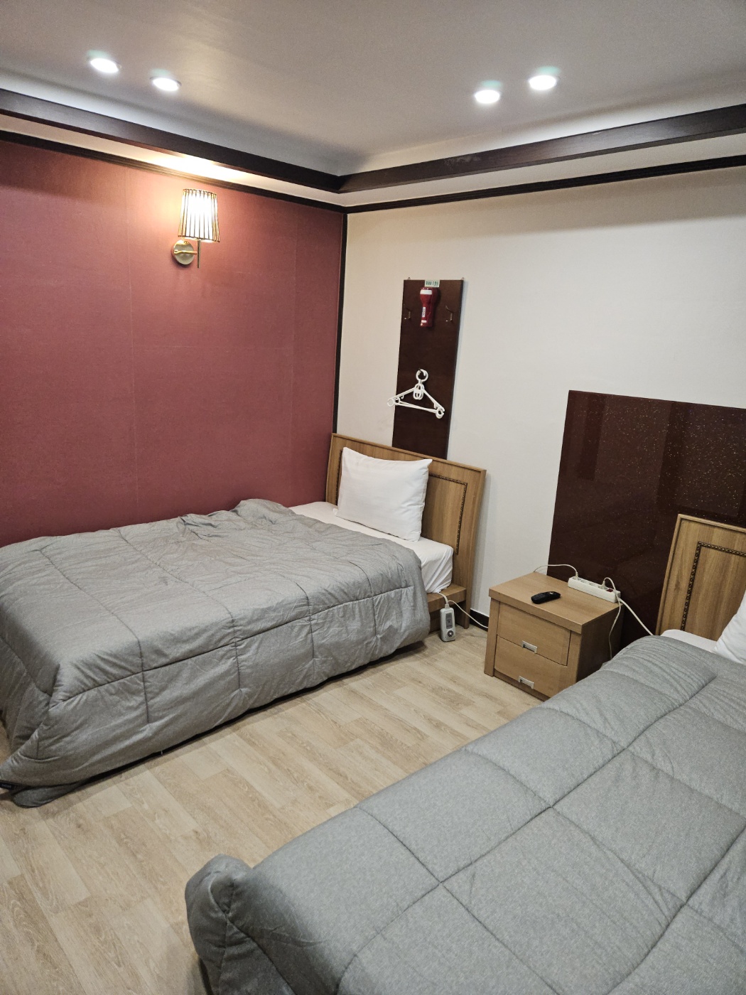 room detail thumbnail 2