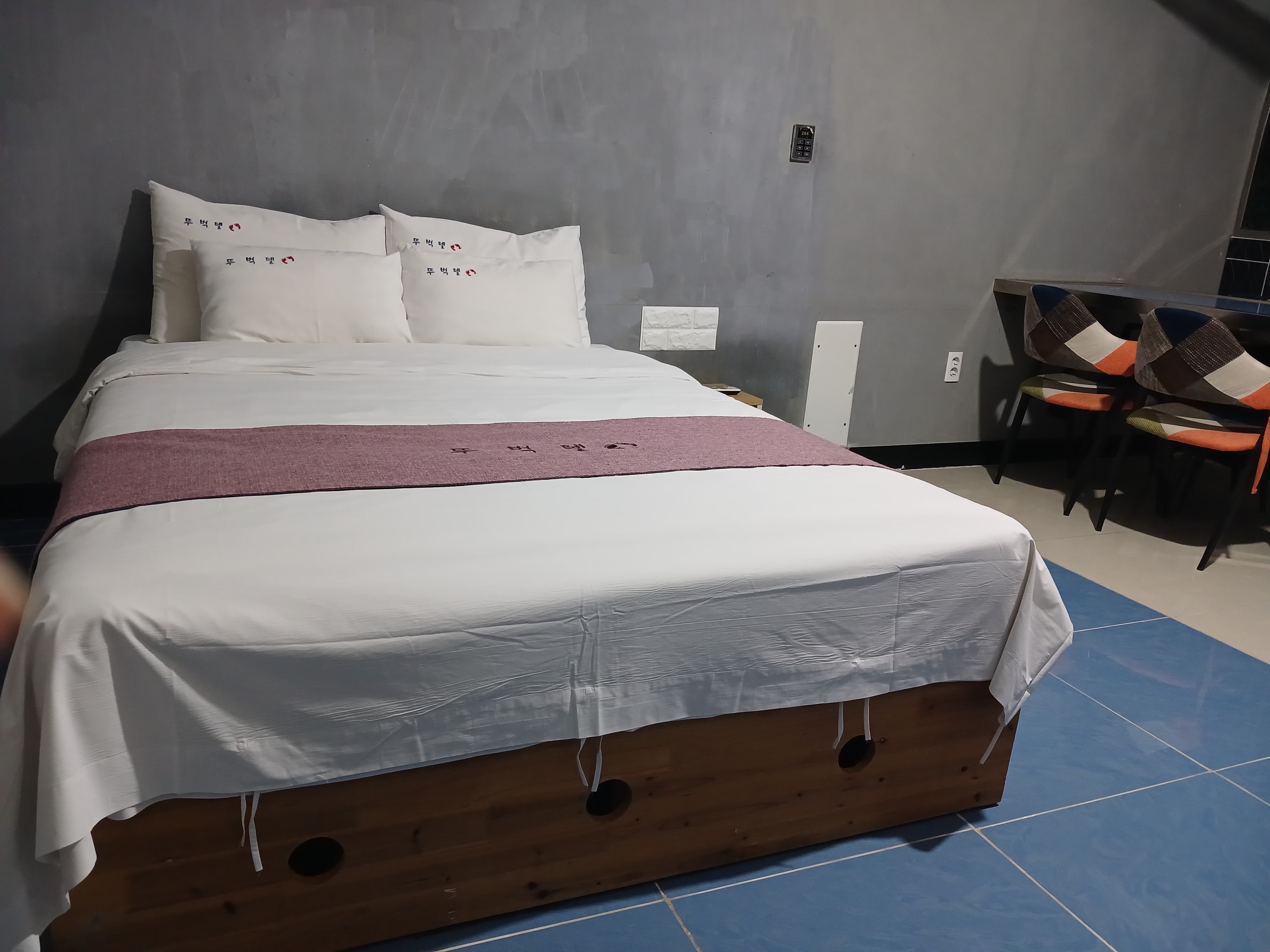 room detail thumbnail 0