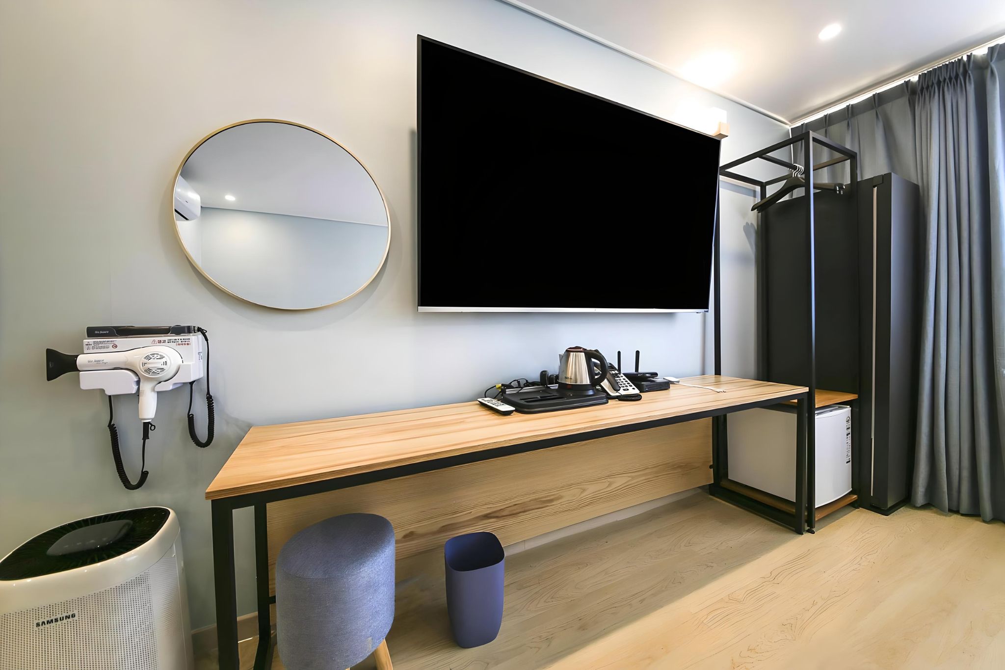 room detail thumbnail 2