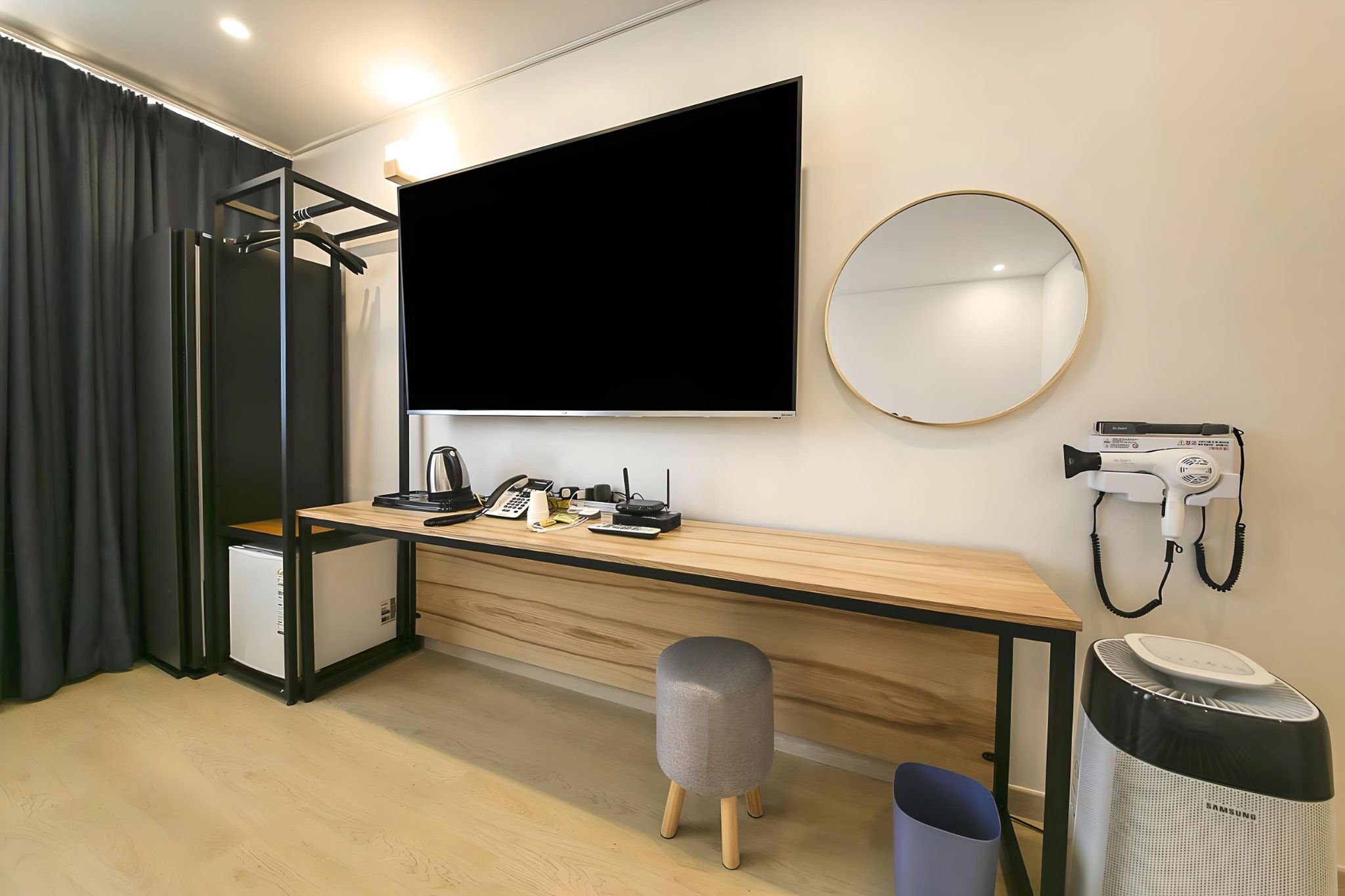 room detail thumbnail 2