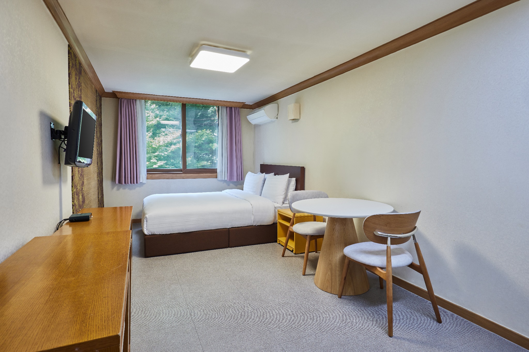 room detail thumbnail 1