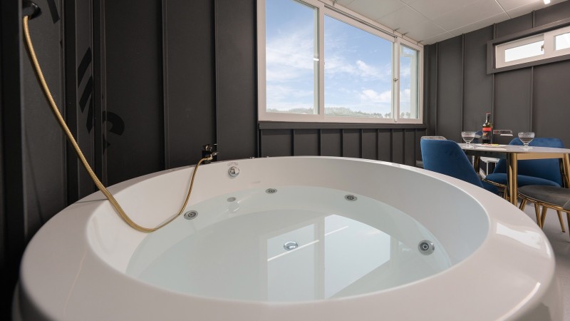 Fall in 7 스파(프리미엄 스파룸/침대 2/빔프로젝트/정수기/비데/슈드레스)