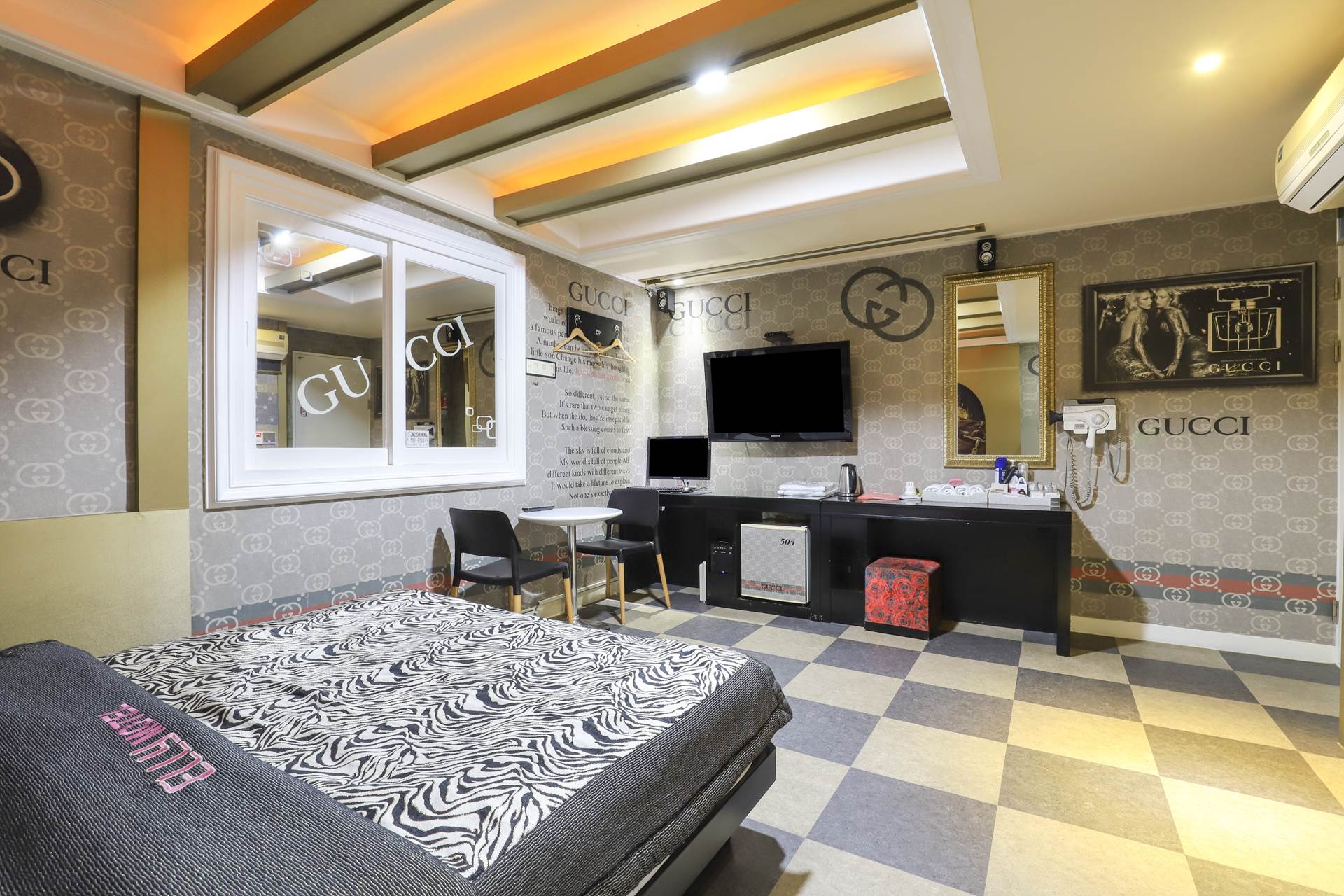 room detail thumbnail 2