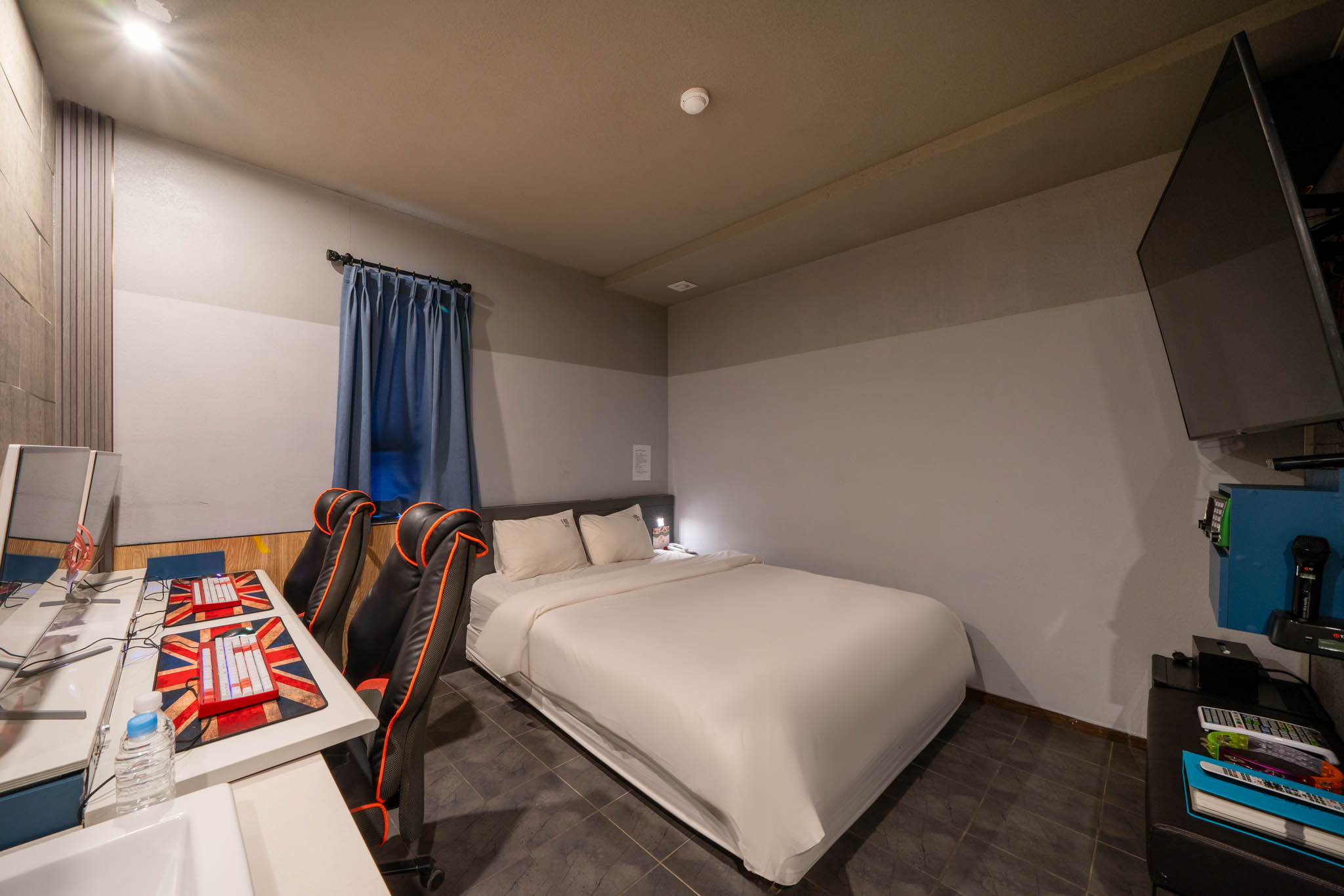 room detail thumbnail 1