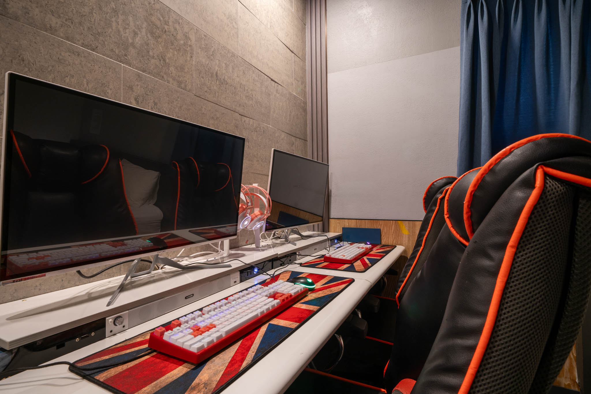 room detail thumbnail 2