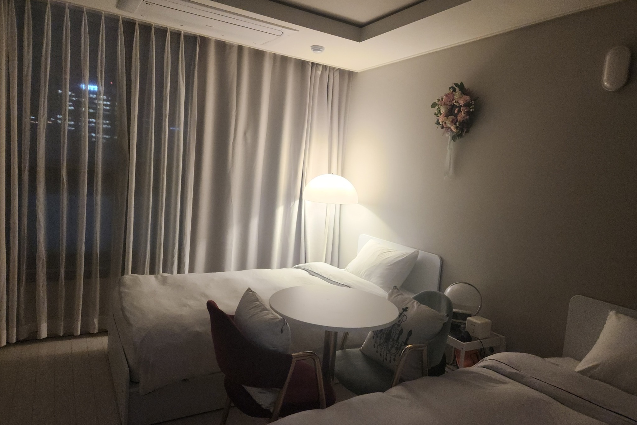 room detail thumbnail 1