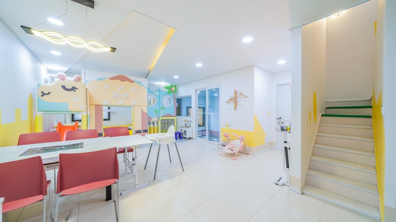 room detail thumbnail 2