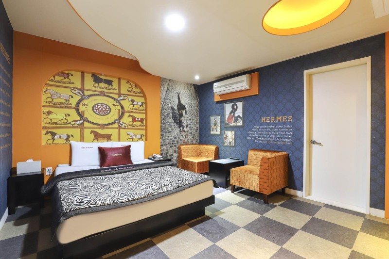 room detail thumbnail 2