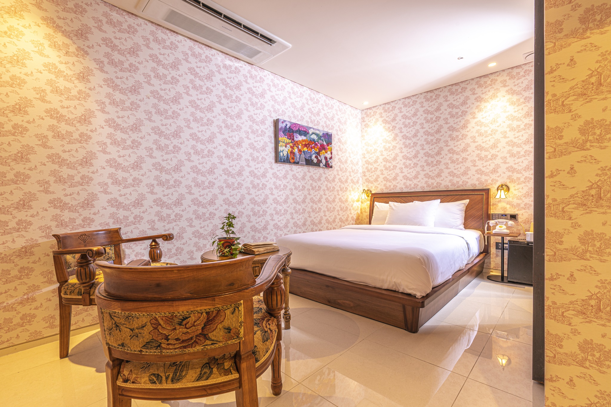 room detail thumbnail 0