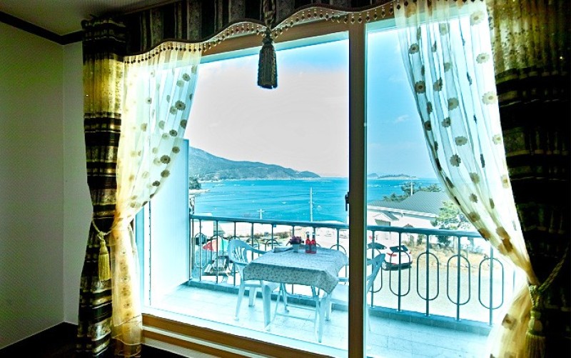 https://yaimg.yanolja.com/v5/2024/12/11/12/675984f18a8431.99459235.jpg
